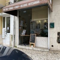 Store front at Vizzio Cafe in Lisbon