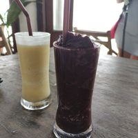 Blueberry and pineapple smoothies at Tamachat Vegan Food - ธรรมชาติ in Koh Samui