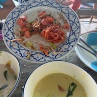Pad Thai and green curry at Tamachat Vegan Food - ธรรมชาติ in Koh Samui