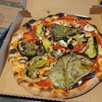 Vegetarian pizza without cheese at La Sicilienne des Pizzas in Lyon