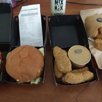 Birds eye view of the entire order. at Beesechurgers in The Hague