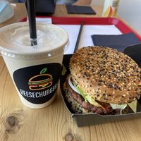 Peach milkshake (a bit of a chemical taste) and King’s churger (very good) at Beesechurgers in The Hague