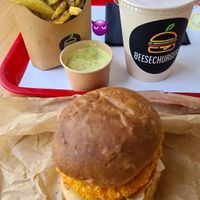 Crunchy king + fries + strawberry milkshake + house sauce at Beesechurgers in The Hague