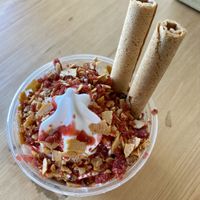 Strawberry sundae at Beesechurgers in The Hague