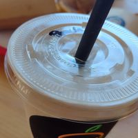 Peach shake at Beesechurgers in The Hague