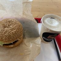 King’s churger and Vanilla mylkshake: both tasty  at Beesechurgers in The Hague