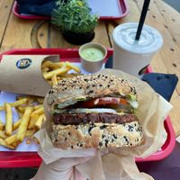 Nom! at Beesechurgers in The Hague