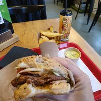 King burger, fries, frietsaus and kombucha at Beesechurgers in The Hague