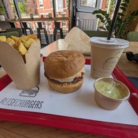 Kings burger, fries, milkshake and sauce at Beesechurgers in The Hague