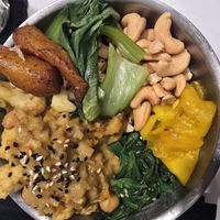 vegan cauliflower bowl at Po-Ké Ono in Oranjestad