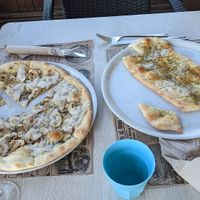 Pizza Vegan Truffle & Vegan Garlic Bread #Veganuary at Chris Kitchen in Fuerteventura
