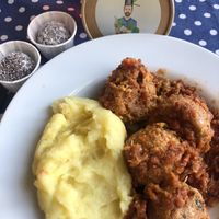 vegan meat balls with mashed potatoes at Slovegija in Ljubljana