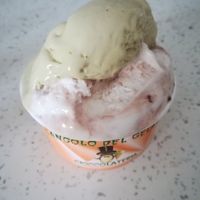 Gelato al Pistacchio e Variegato al Bacio at L'Angolo del Gelato  in Naples