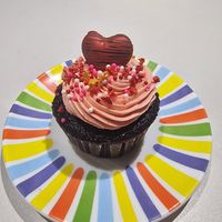 Vegan choco strawberry cupcake at We Love Coffee in Leuven