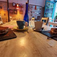 Tiramisu et chocolat chaud délicieux!   at Vegamore in Milan