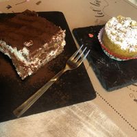 Tiramisu and lemon muffin at Vegamore in Milan