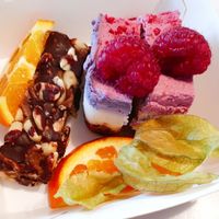 Raw cake vanilla raspberry and snikkers at Resi Lecker in Dusseldorf