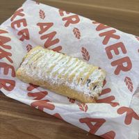 Erdbeer-Vanille-Tascherl (Strawberry-Vanilla-Pastry)  at Anker - Hauptbahnhof in Vienna