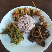 Thai khao Gaeng style dishes at Khao Daeng Garng Ron  in Bangkok