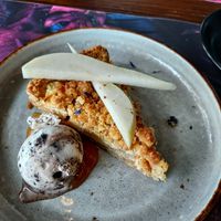 Appelgebak met Oreo’s ijs  at Restaurant MAAS in Rotterdam