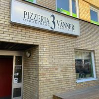 Outside at Tre Vänner Pizzeria in Oskarshamn