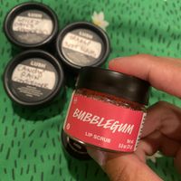 New fave to lightly exfoliate lips 💋 Tastes Yummy  at LUSH in San Mateo