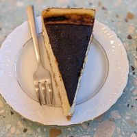 Tofu cheesecake at Baja Wegańska Cukiernia in Warsaw