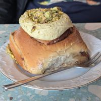 Cinnamon roll with pistachio cream at Baja Wegańska Cukiernia in Warsaw
