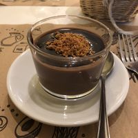 Postre de chocolate at Loving Hut in Madrid