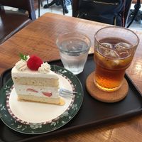 Gluten free cake and tea at Marbre Vegan in Tokyo