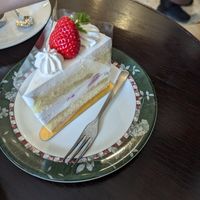Strawberry cake at Marbre Vegan in Tokyo