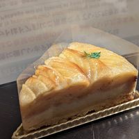 Apple tart cake at Marbre Vegan in Tokyo