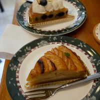 Blueberry cake and apple cake at Marbre Vegan in Tokyo