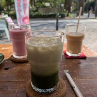 Sakura smoothie, matcha latte, cafe latte at Marbre Vegan in Tokyo