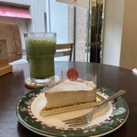Iced matcha latte and baked cheesecake  at Marbre Vegan in Tokyo