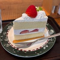 strawberry cake YUMYUMYUM  at Marbre Vegan in Tokyo