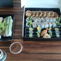 Vegane Sushiplatte und Summer Rolls at Zazalu in Neuss