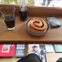 A perfect raspberry cinnamon bun + my favorite coke on a warm spring afternoon in the pleasant atmosphere of this place, so good 😊 at The Brother Mill in Munich