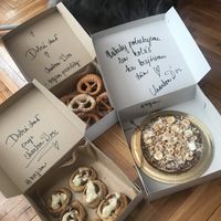 Škoricové slimáky, praclíky a snickers cheesecake at Charbon D'or in Lucenec