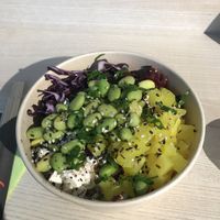 Another bowl: tofu as protein, edamame, yellow carrot and other reddish veggies, mix of black and white rice at Green Poké in Padua