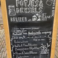 Potjes & deksels for zero-waste stuff. They have containers with foods, so you can fill your own tupperware or buy theirs with ‘statiegeld’. They also have poffertjes and glühwein. at Rotterdamse Oogstmarkt in Rotterdam