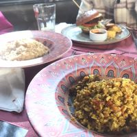 Hamburguesa vegetariana, risotto y arroz al curry veganos  at Zelaik Gastrobar in Pamplona