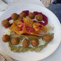 Falafel con hummus de remolacha y hummus de aguacate at Zelaik Gastrobar in Pamplona