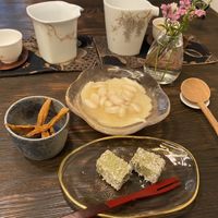 “愛文芒果干 (Dried Mango) ”, “
花生豆花 (Tofu pudding with peanuts) ” and “茶揶奶涼糕玉(Coconut milk curd with tea leaves)” at Rengetsutei in Tokyo