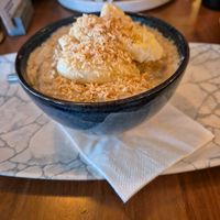 Porridge mit Banane und Kokos at Ground and Co in Galway