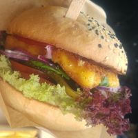 Burger s vyprazanym syrom at Vegánsky Gazda in Trencin