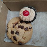 Double chocolate cupcake and chocolate chunk cookie at Minglewood Bake Shop in Richmond