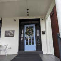 Front of the shop at Minglewood Bake Shop in Richmond