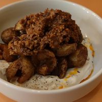 Crispy potato with sour cream and minced topping at Peaches Gastro Girls in Warsaw