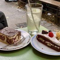 vegan cakes and kombucha at Pomeranze Kaffeebar in Berlin